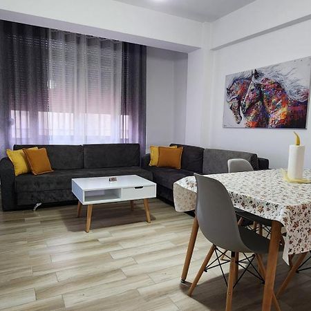 Old Town Boulevard Apartment In City Center Драч Екстериор снимка