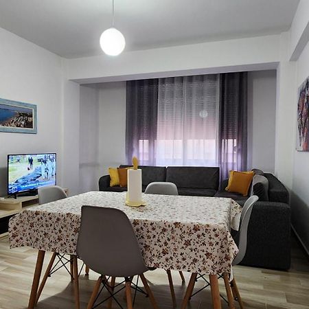 Old Town Boulevard Apartment In City Center Драч Екстериор снимка